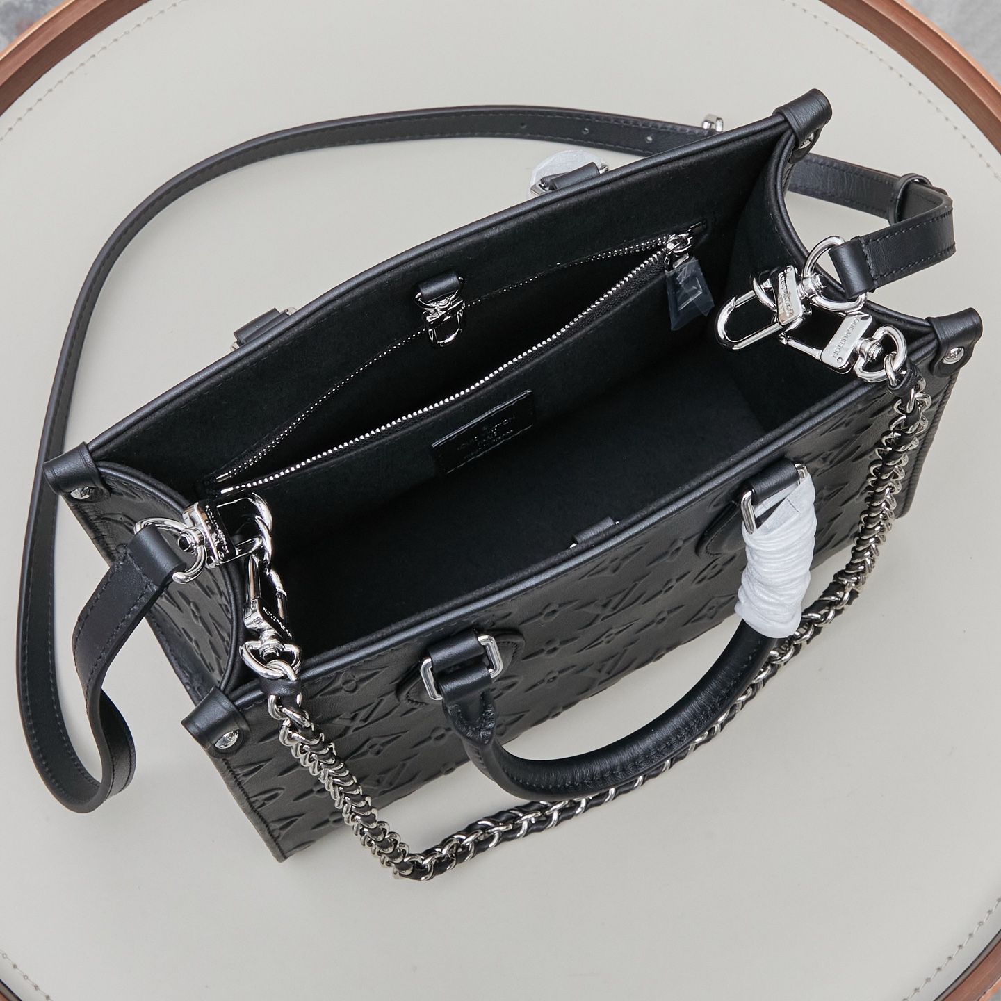 Louis Vuitton OnTheGo Small Handbag M14576 - Image 9
