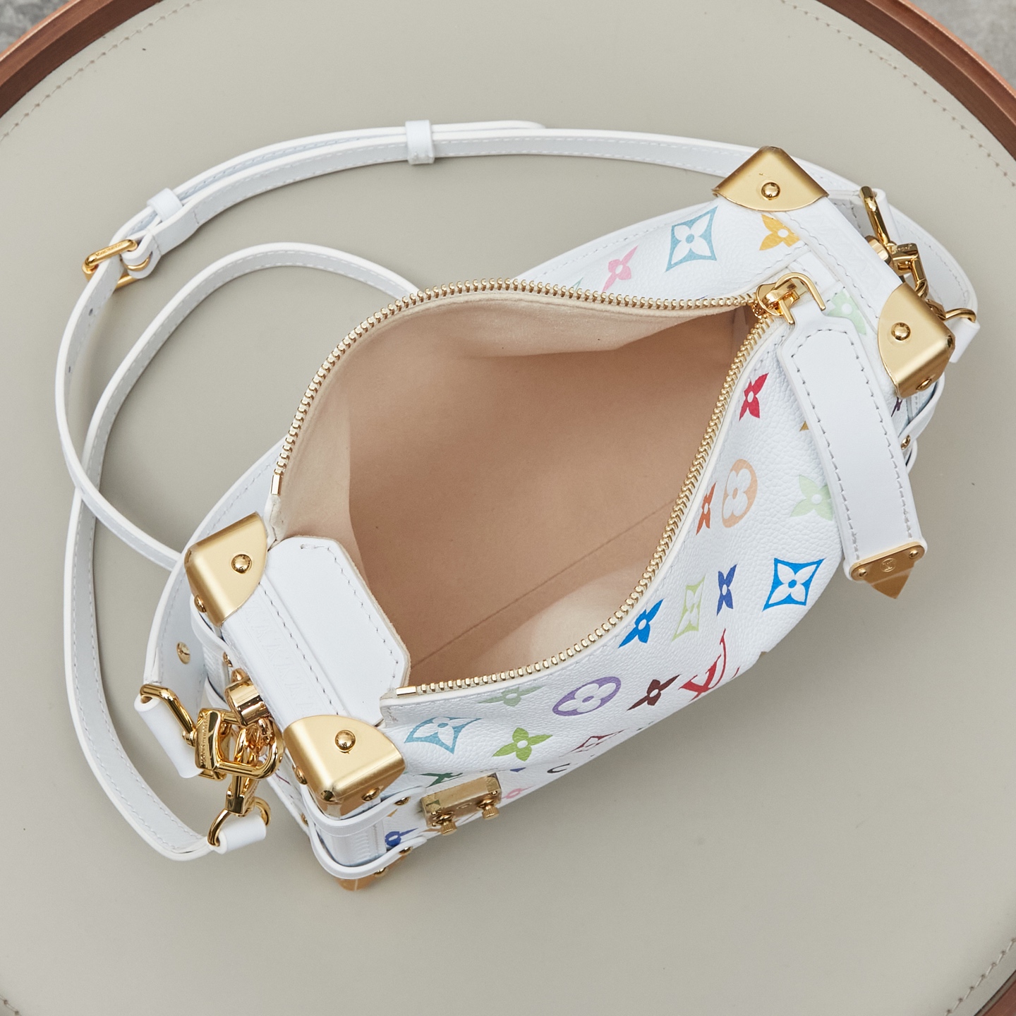 Louis Vuitton Side Trunk MM Bag M14046 in White Monogram Leather - Image 9