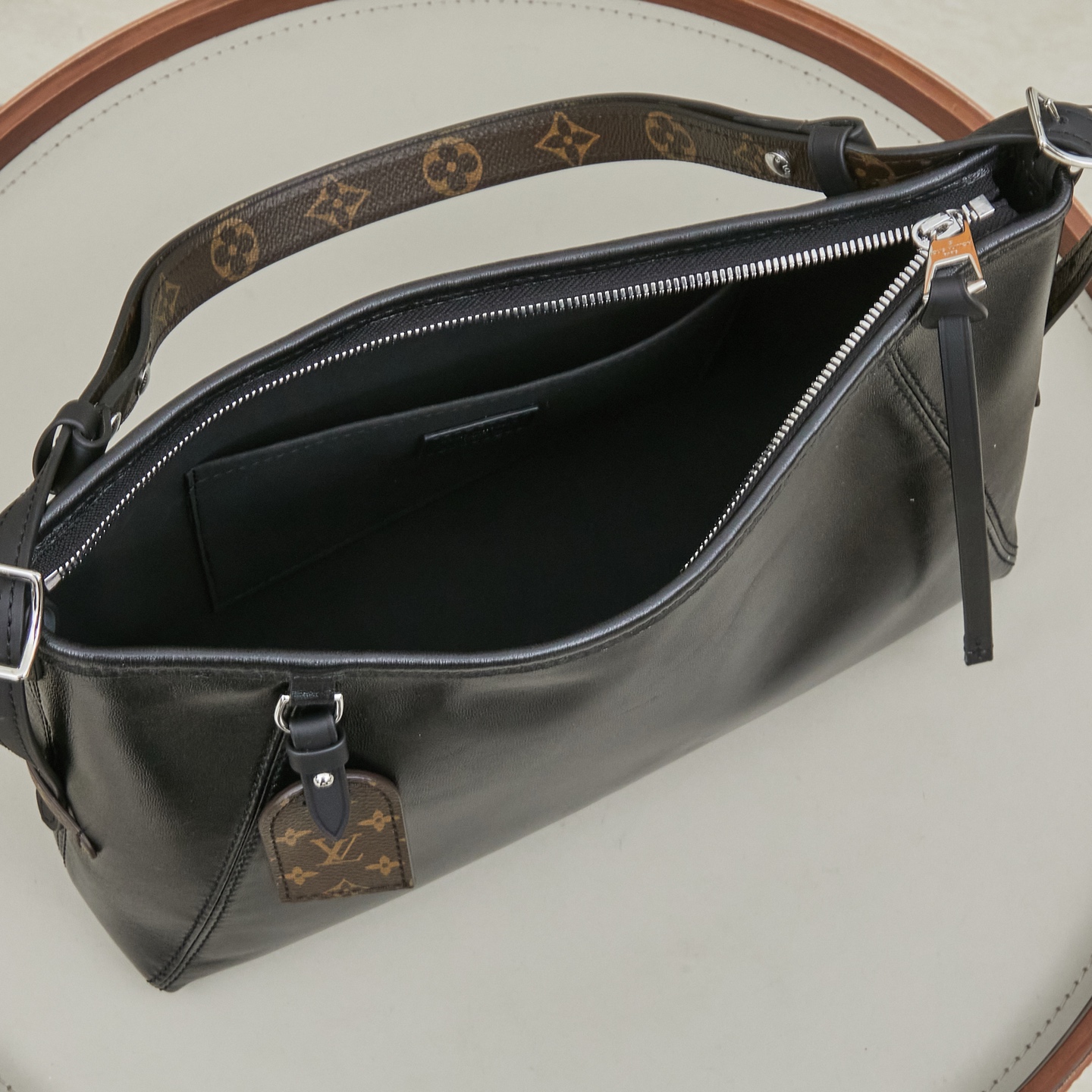 Louis Vuitton CarryAll East West Handbag M28160 - Image 9