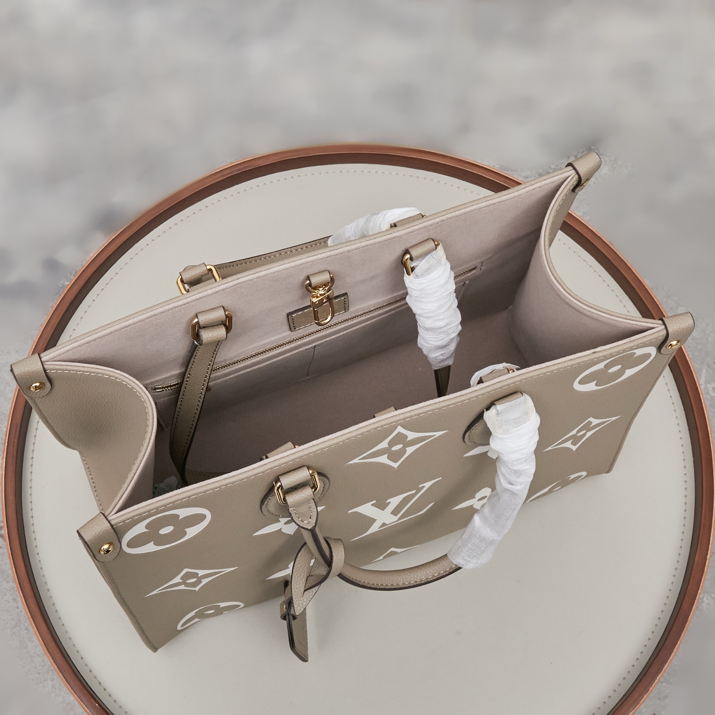 Louis Vuitton OnTheGo Medium Tote Bag in Monogram Empreinte Leather - Image 9