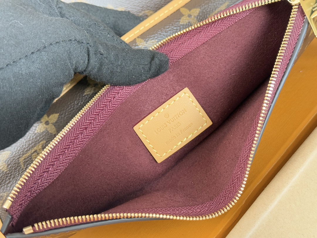 Louis Vuitton CarryAll MM Monogram Canvas Shoulder Bag - Image 9