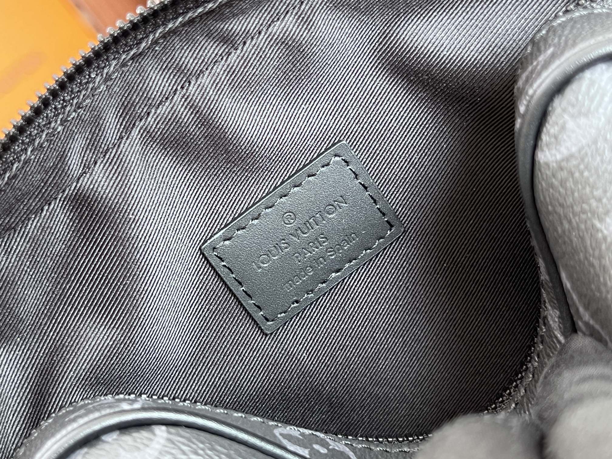 Louis Vuitton Getaway Messenger Bag M12518 - Image 9