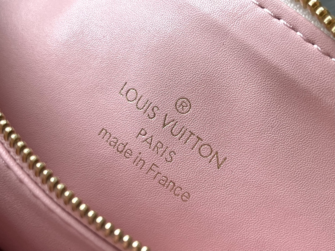 Louis Vuitton Coussin BB Handbag - Image 9