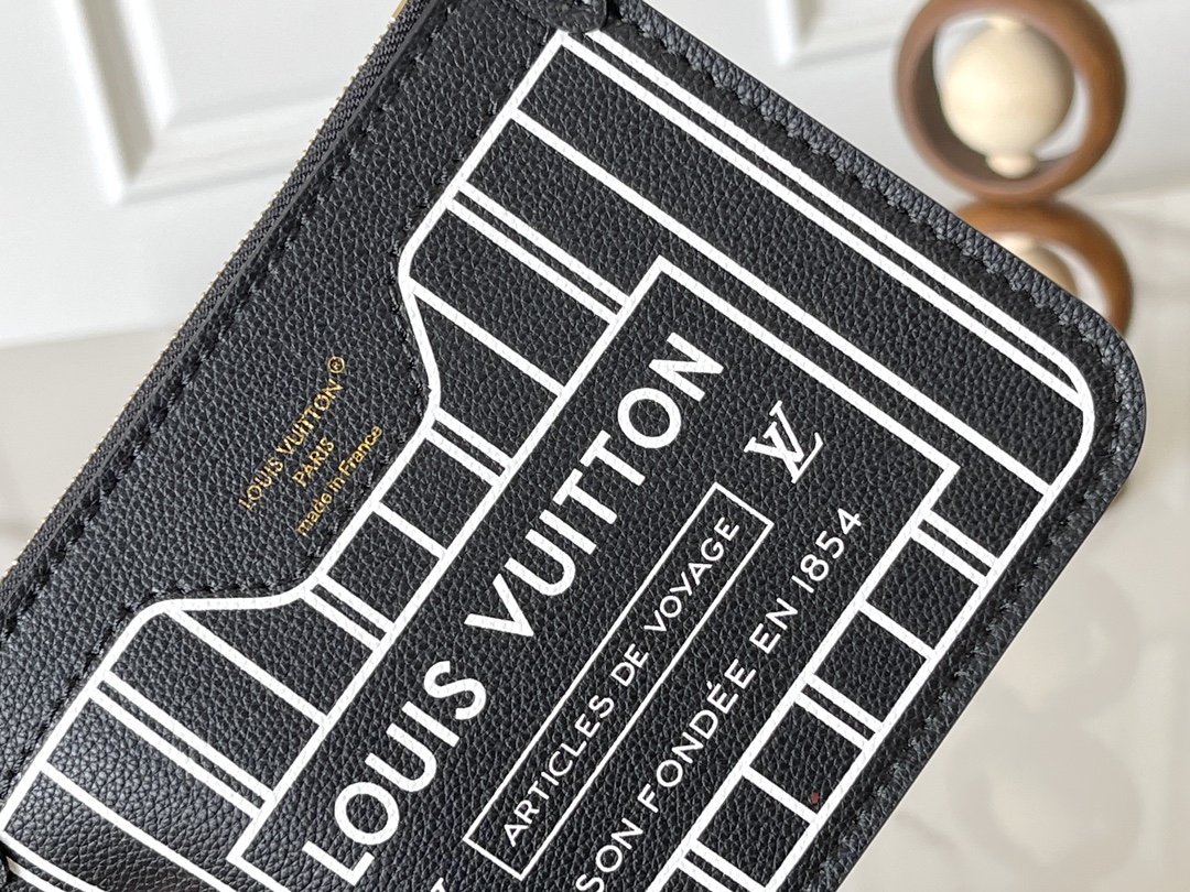 Louis Vuitton Neverfull Bandoulière Inside Out BB Reversible Monogram Tote Bag - Image 9