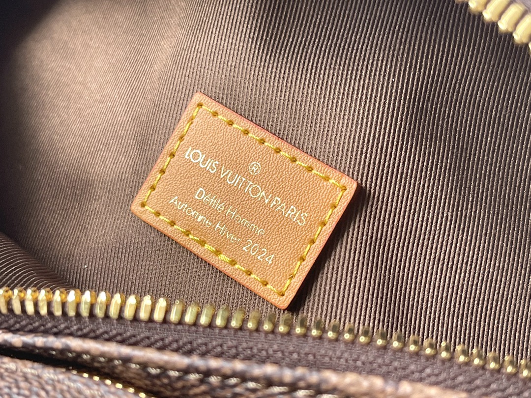 Louis Vuitton M11539 Rush Waist Bag in Monogram Dust Canvas - Image 9