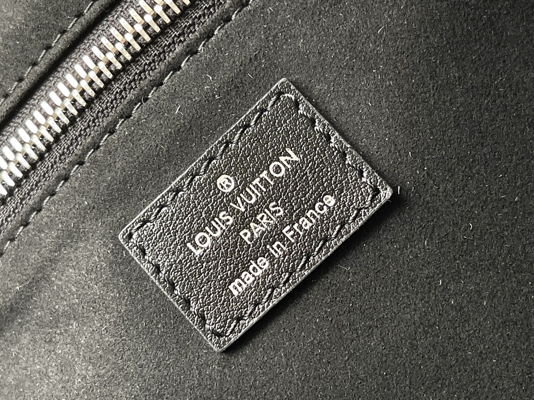 Louis Vuitton CarryAll Dark Medium Handbag - Image 9