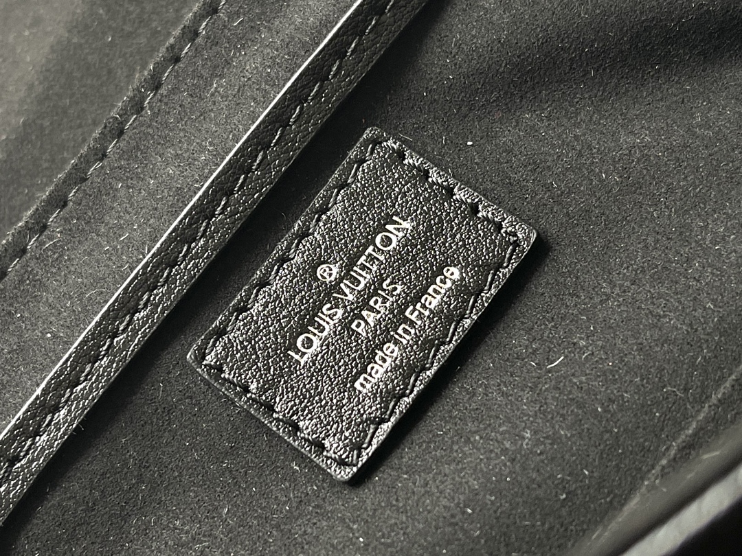 Louis Vuitton Montsouris Small Backpack in Black Leather - Image 9