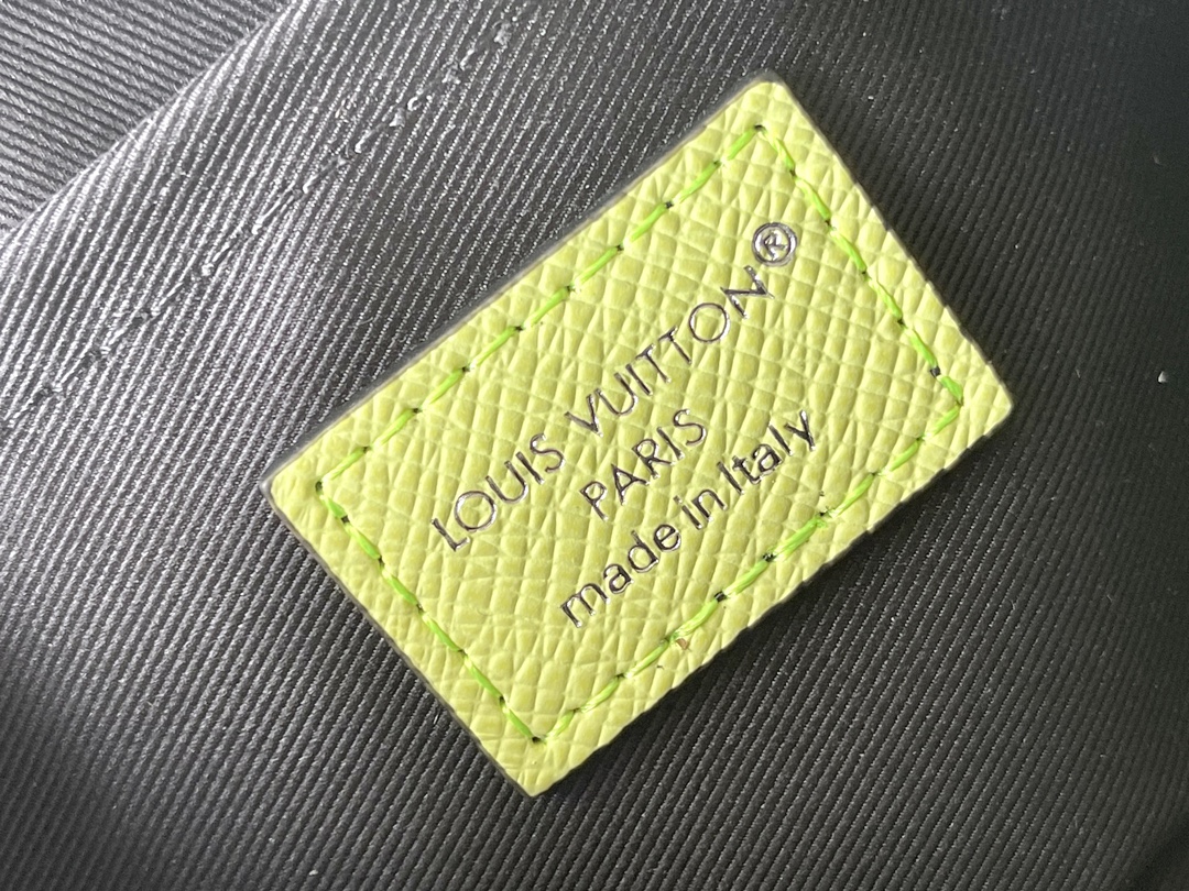 Louis Vuitton Keepall Bandoulière 25 Travel Bag - Image 9
