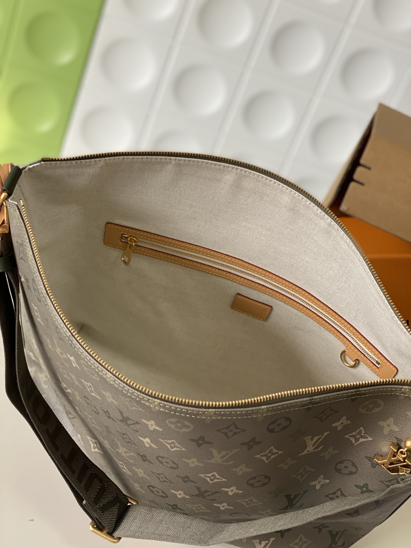 Louis Vuitton Metis Handbag M27181 Green Monogram Canvas - Image 9