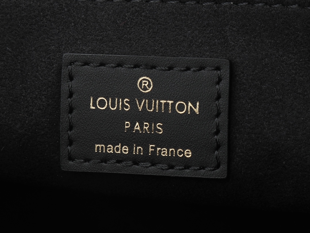 Louis Vuitton Onthego Small Tote Bag - Image 9