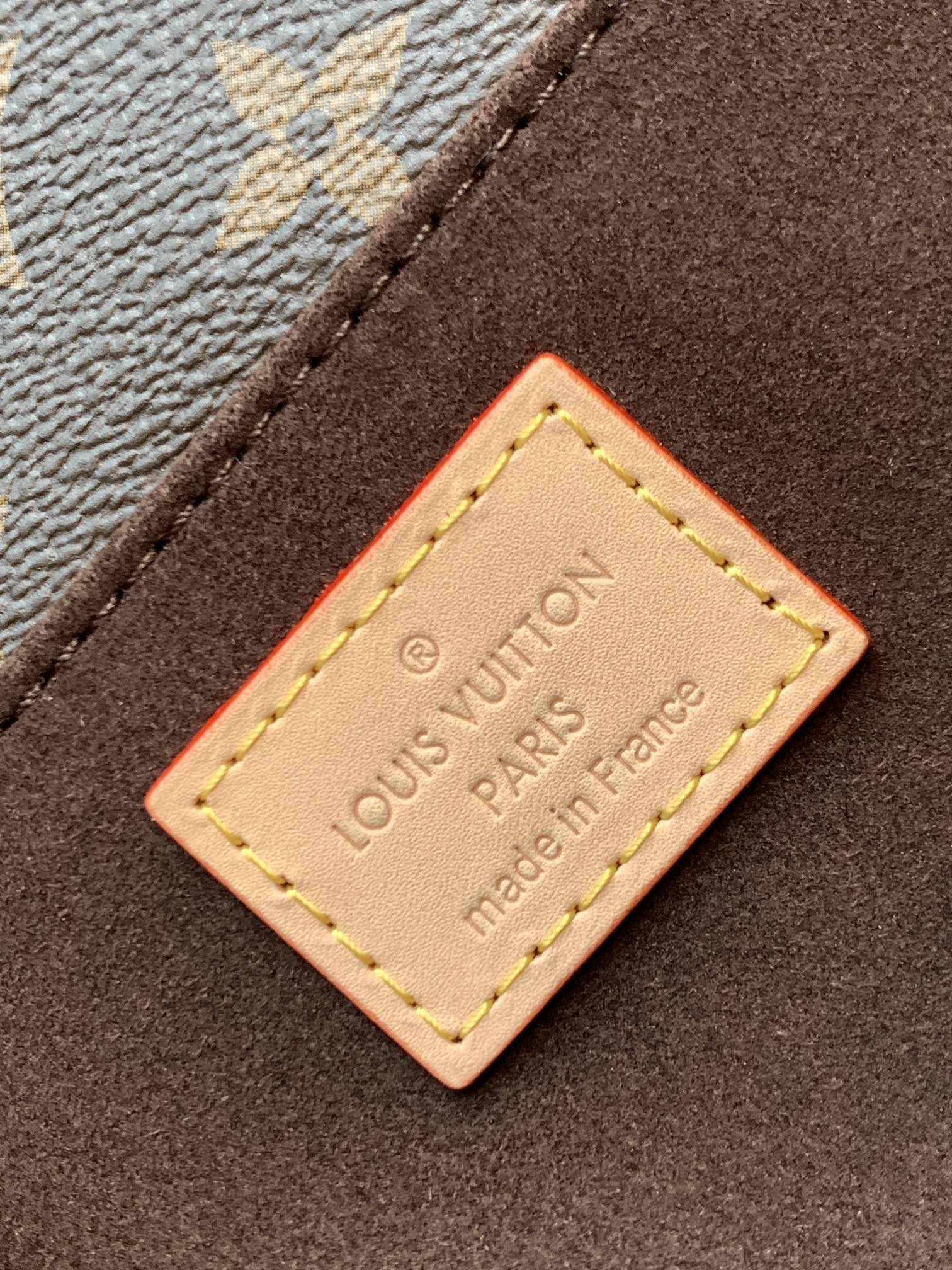 Louis Vuitton Pochette Metis East West Monogram Shoulder Bag - Image 9