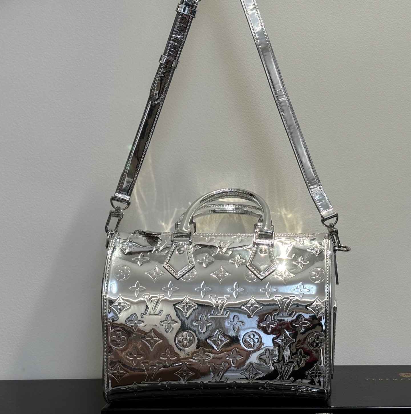 Louis Vuitton Speedy Bandouliere 25 Silver Monogram Mirror Bag - Image 9