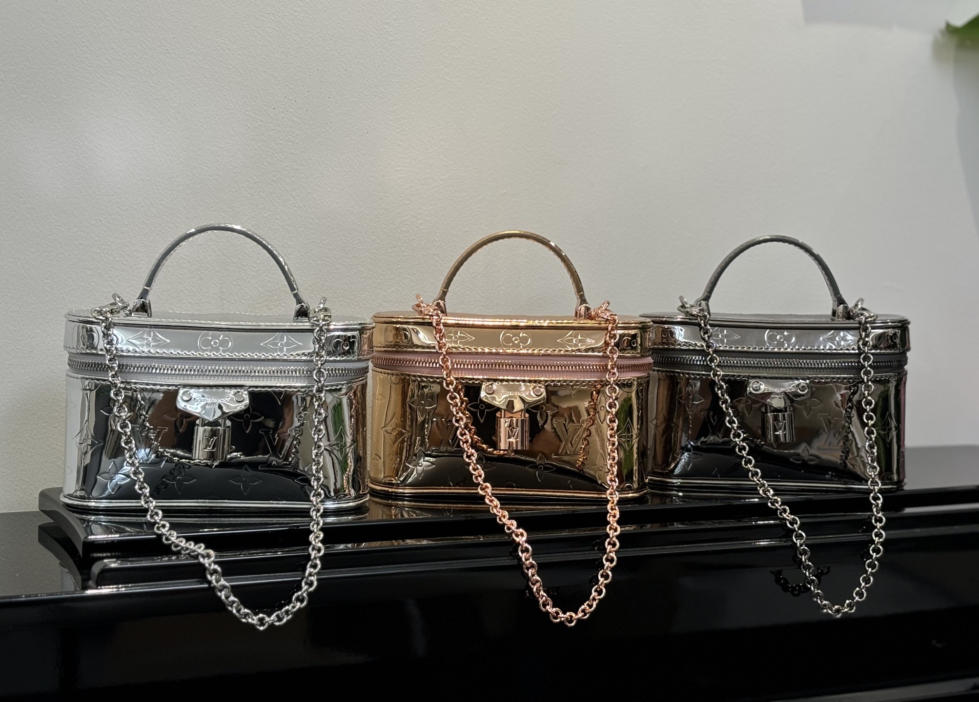 Louis Vuitton Vanity Chain Pouch Rose Gold - Image 9