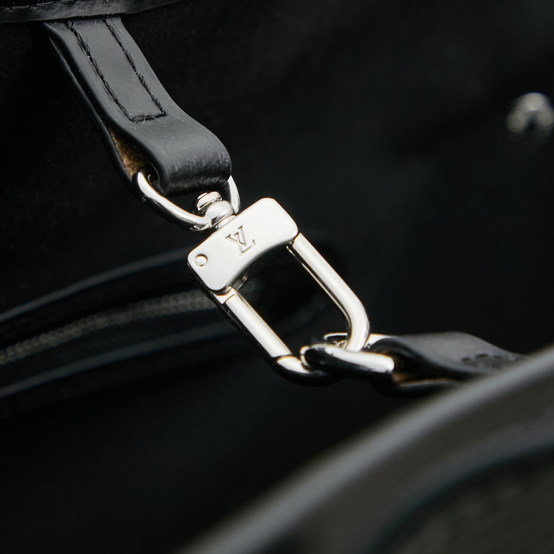Louis Vuitton Neverfull MM Epi Leather Tote Bag Black - Image 9