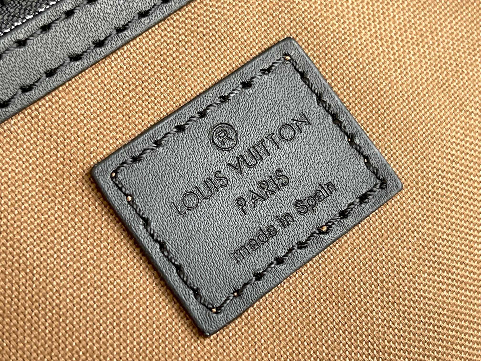 Louis Vuitton Keepall 50 Monogram Travel Bag with Shoulder Strap - Image 9