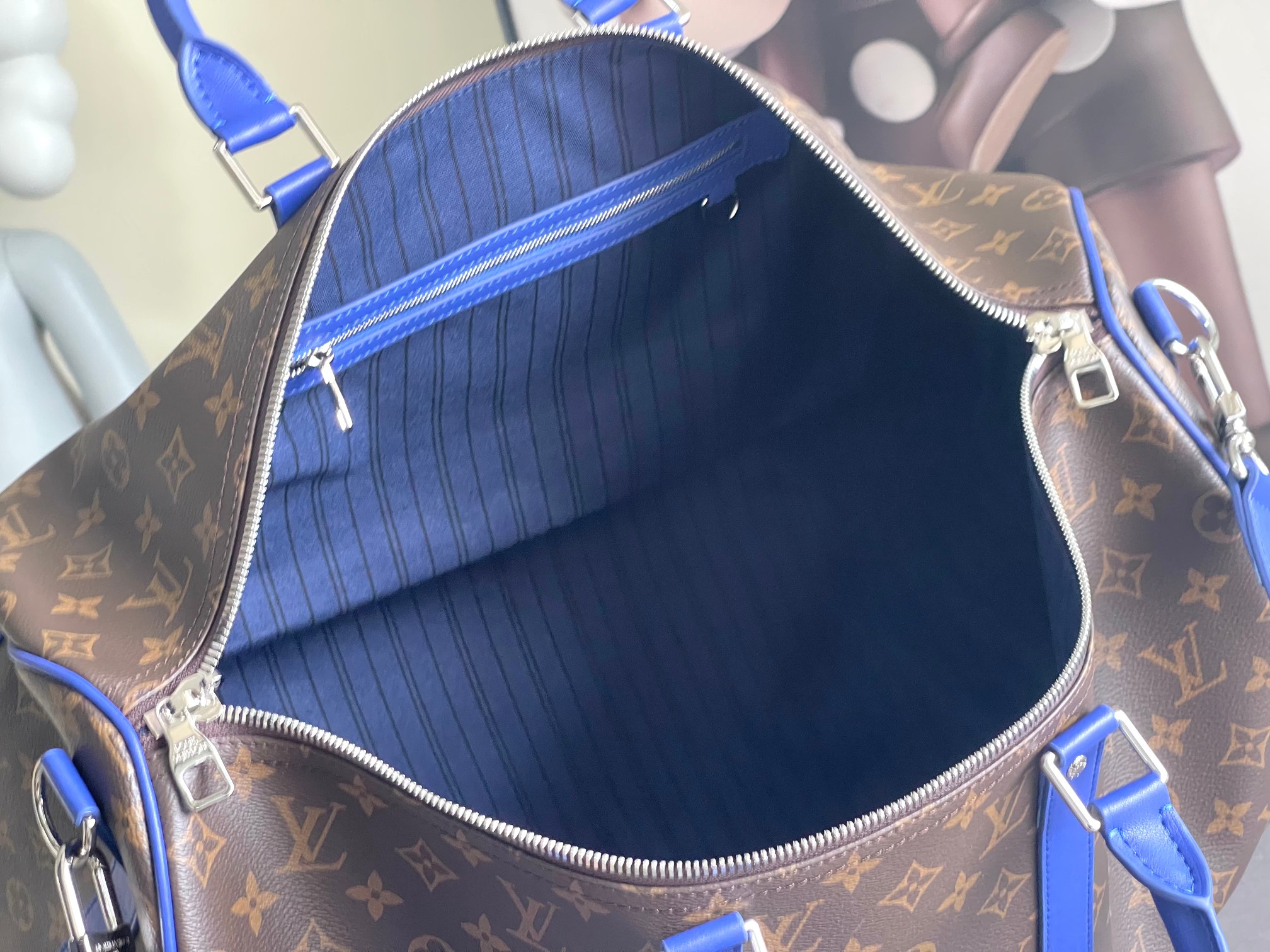 Louis Vuitton Keepall Bandouliere 50 Travel Bag in Monogram Macassar Canvas - Image 9