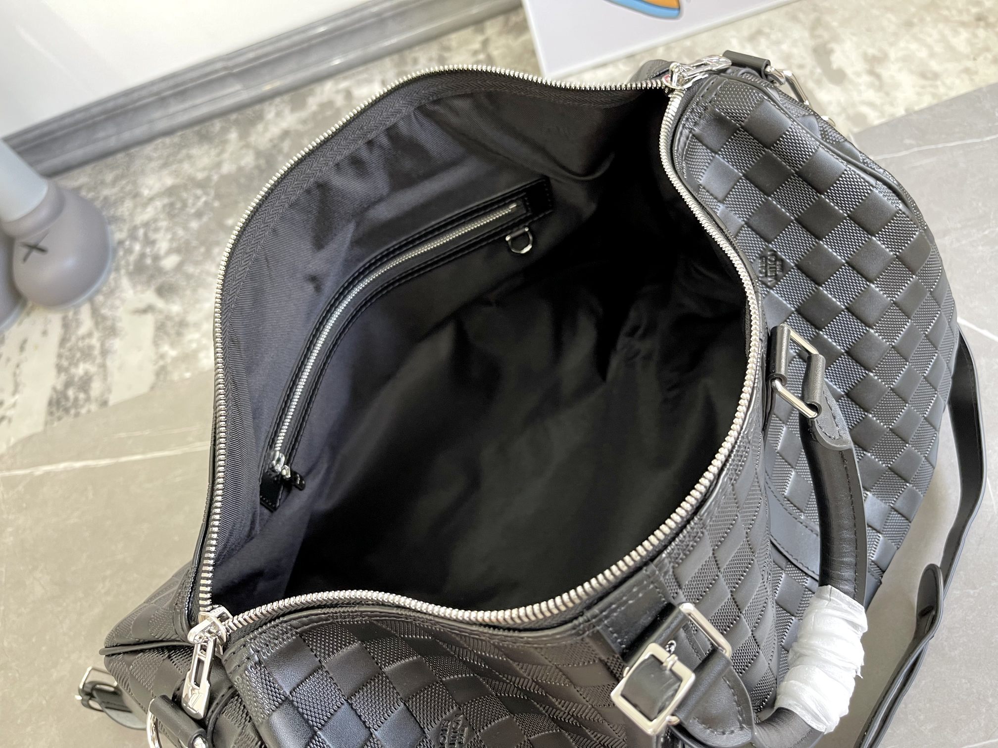 Louis Vuitton Keepall 45 Travel Bag - Image 9