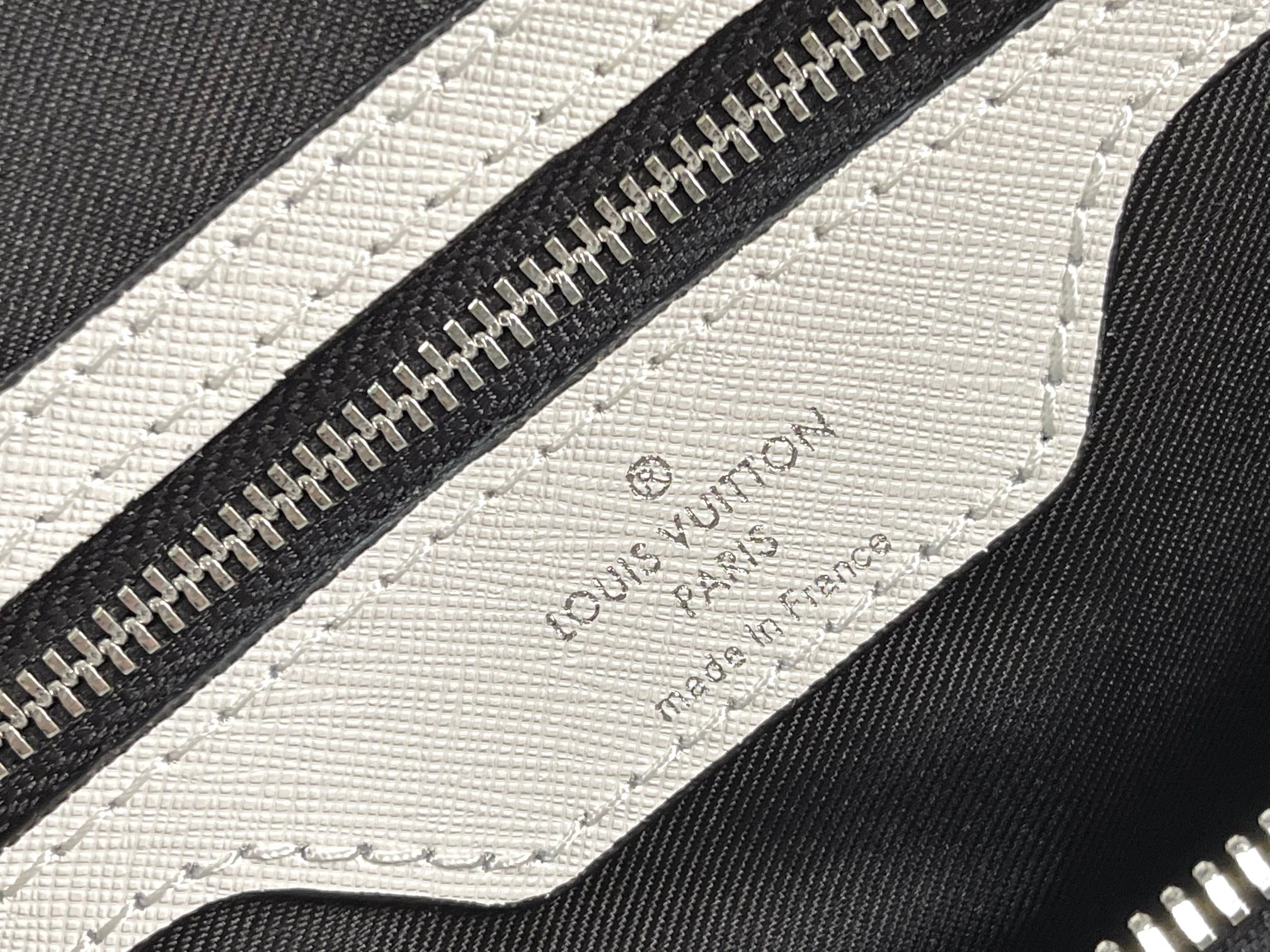 Louis Vuitton Taigarama Keepall Travel Bag - Image 9
