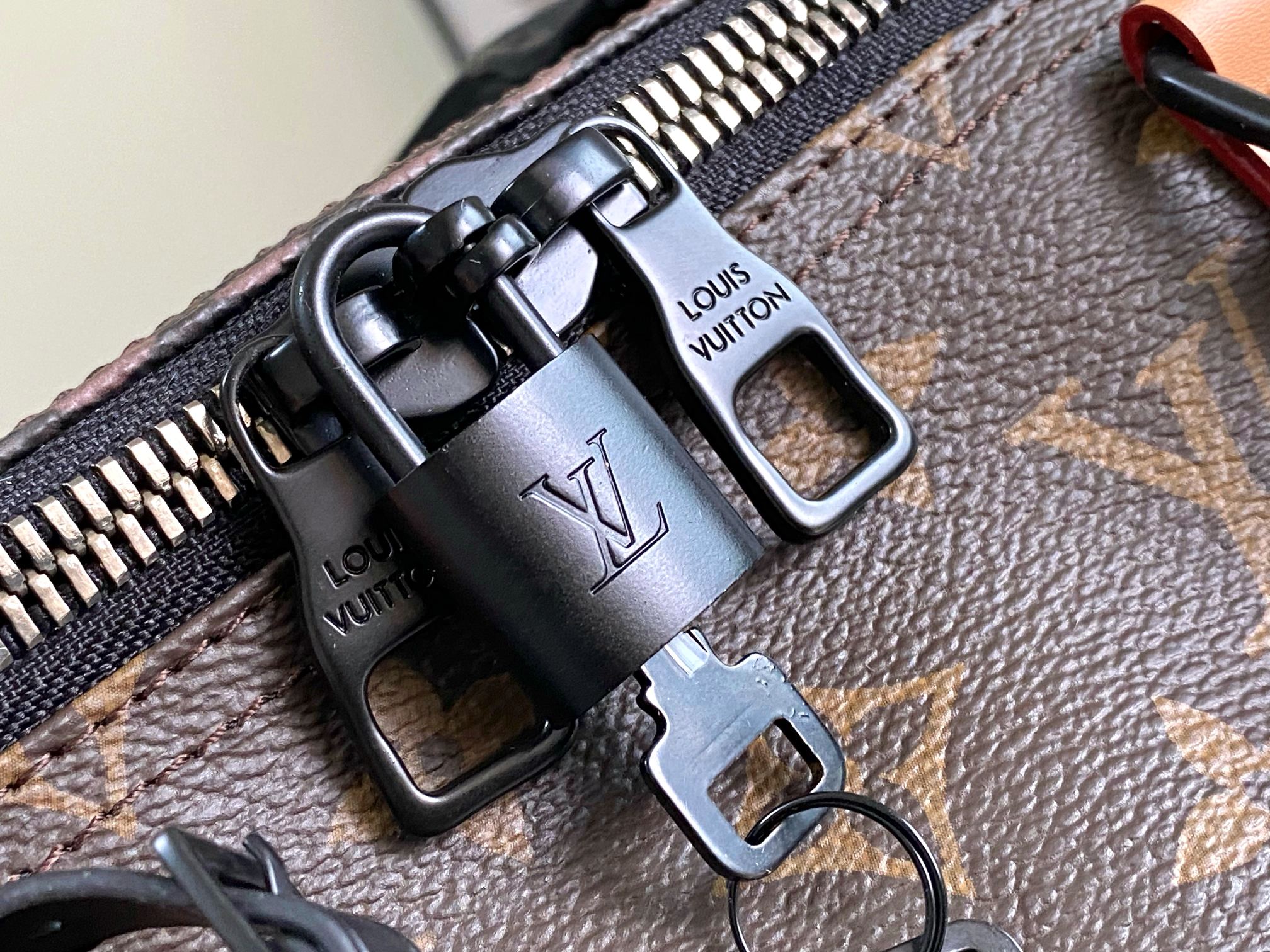 Louis Vuitton Keepall Bandouliere 50 Checkered Travel Bag - Image 9