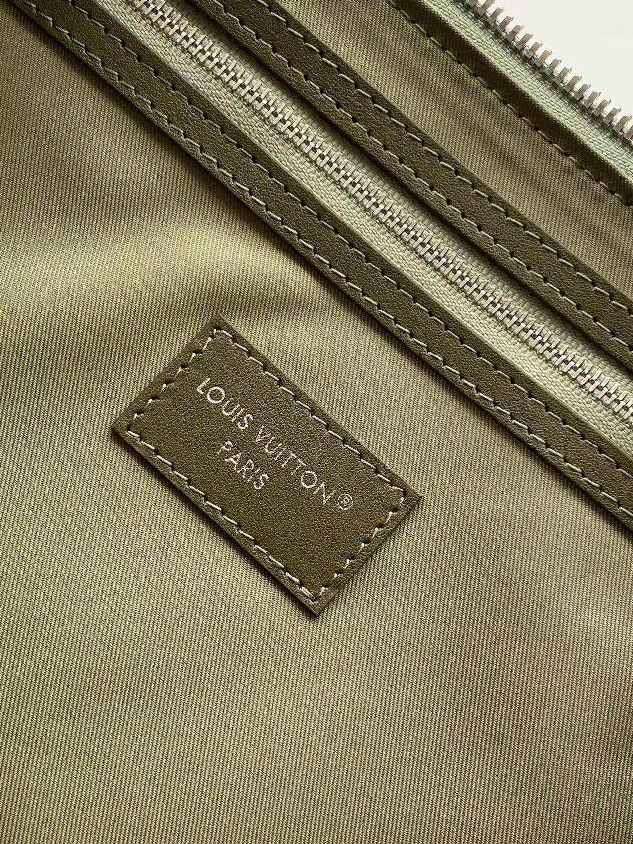 Louis Vuitton Keepall Bandoulière 45 Travel Bag in Monogram Eclipse Coated Canvas - Image 9