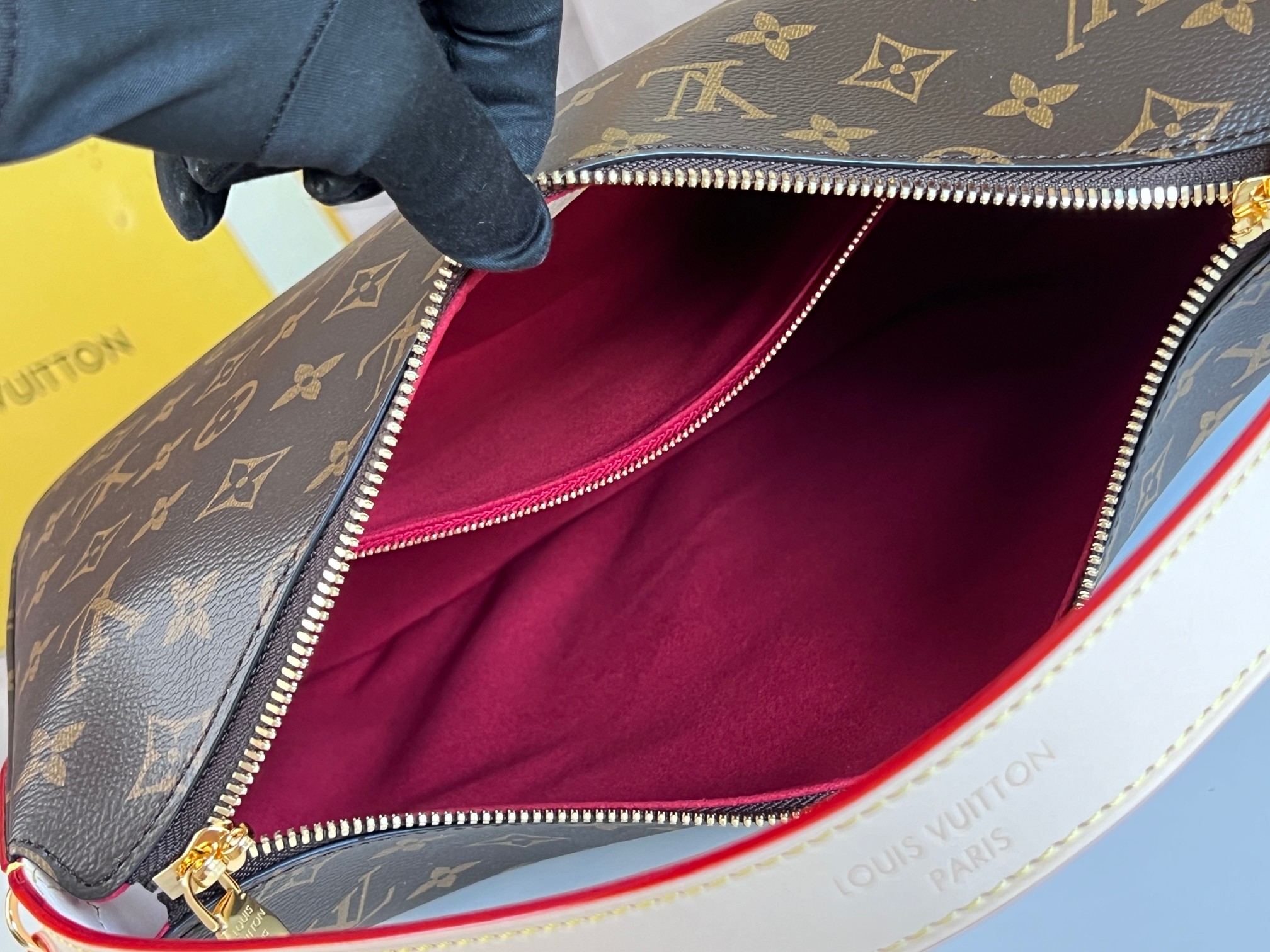 Louis Vuitton M11952 Slouchy Small Shoulder Bag - Image 9