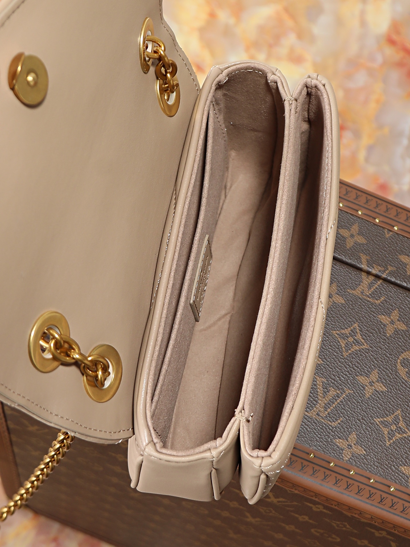 Louis Vuitton New Wave Small Chain Bag M20838 - Image 9
