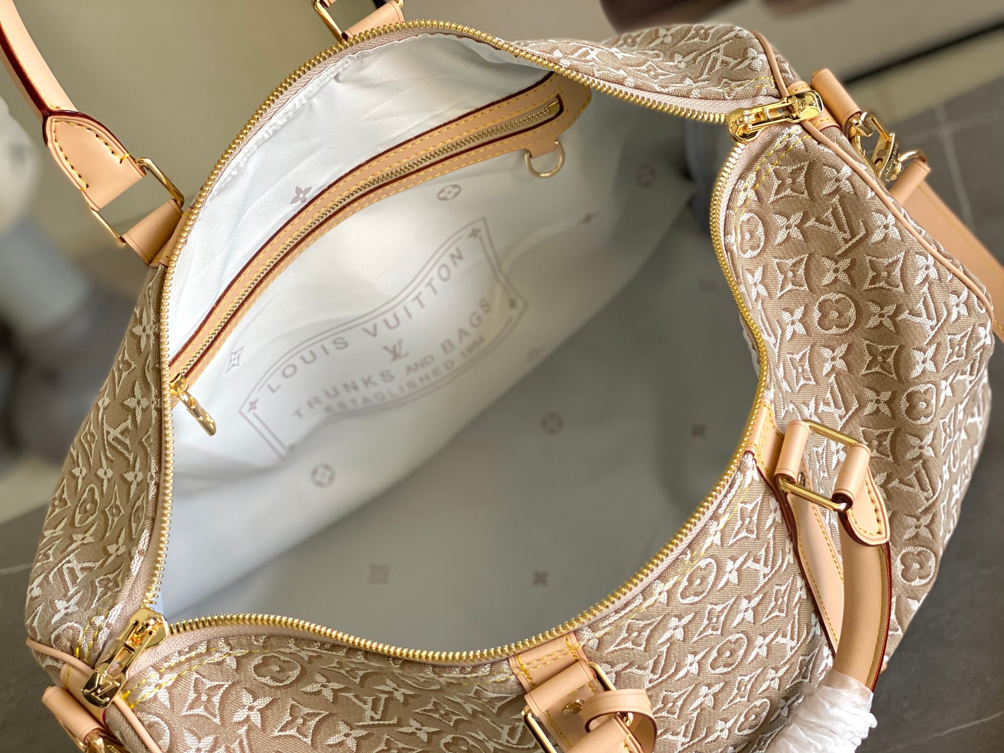 Louis Vuitton Keepall Bandouliere 45 Travel Bag in Monogram Embleme Canvas - Image 9