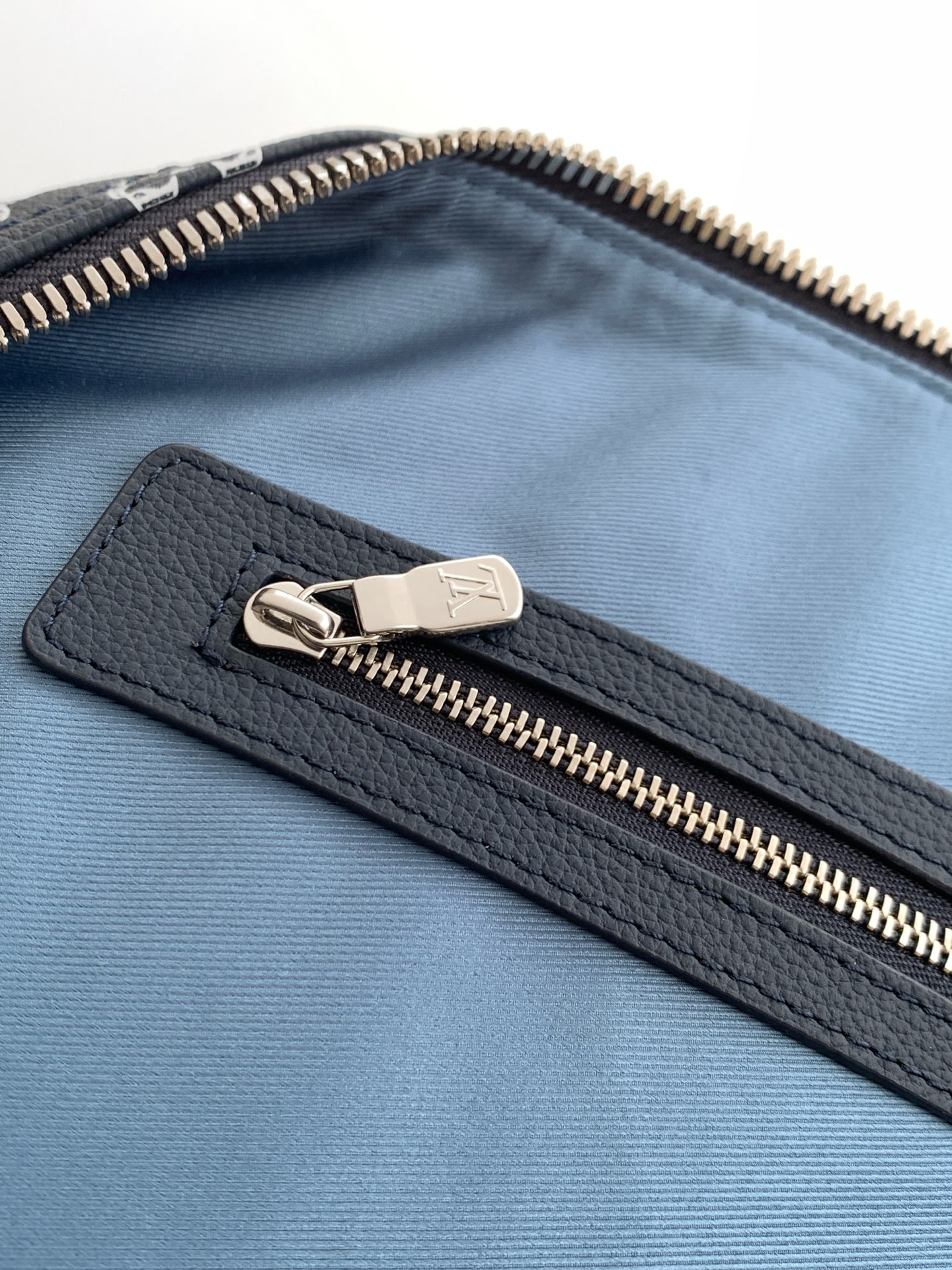 Louis Vuitton Keepall Bandoulière 50 Travel Bag - Image 9