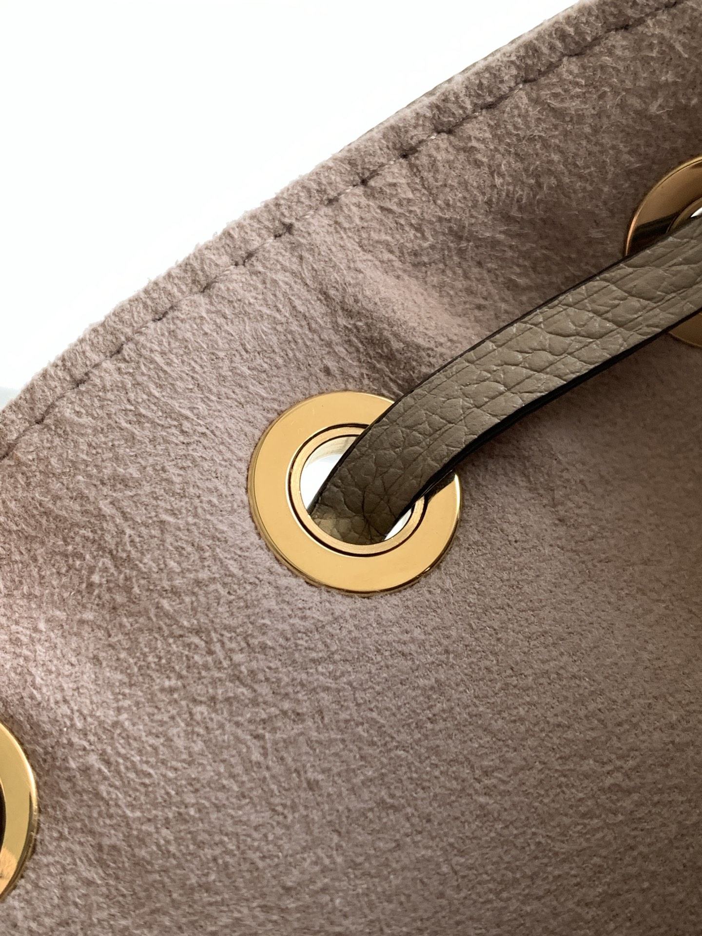 Louis Vuitton Nano Noé Bucket Handbag in Elephant Gray Monogram Leather - Image 9