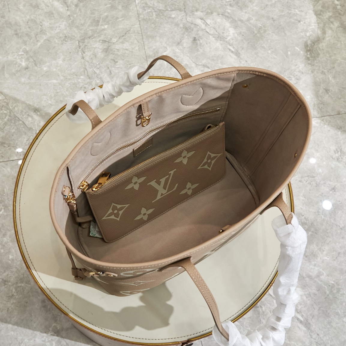 Louis Vuitton Neverfull MM Tote Bag - Image 9