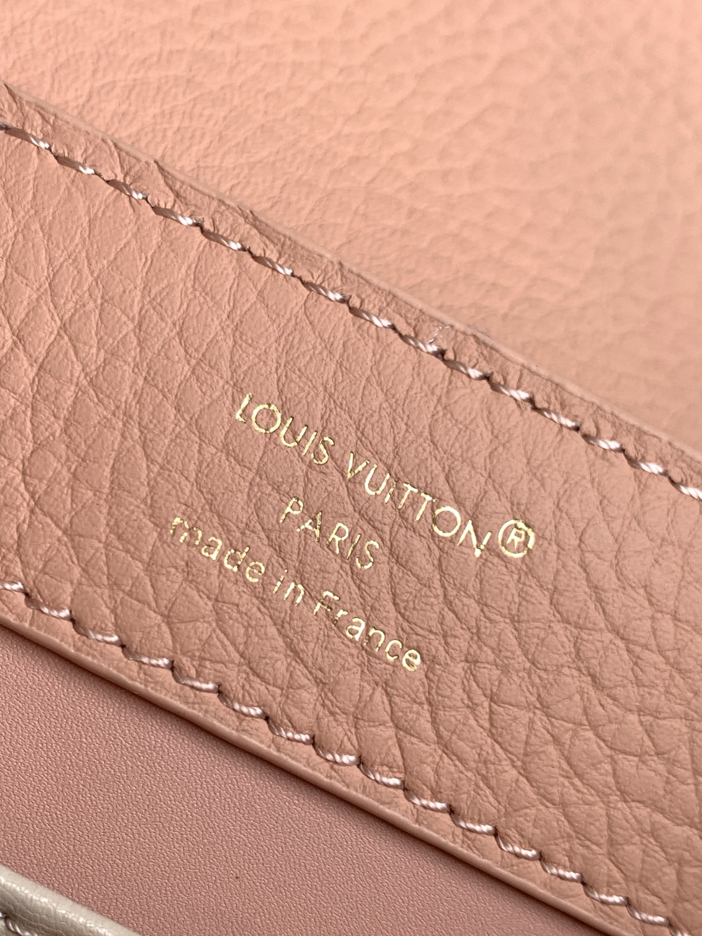 Louis Vuitton Capucines M28245 Mini Handbag in Nude Pink Taurillon Leather - Image 9