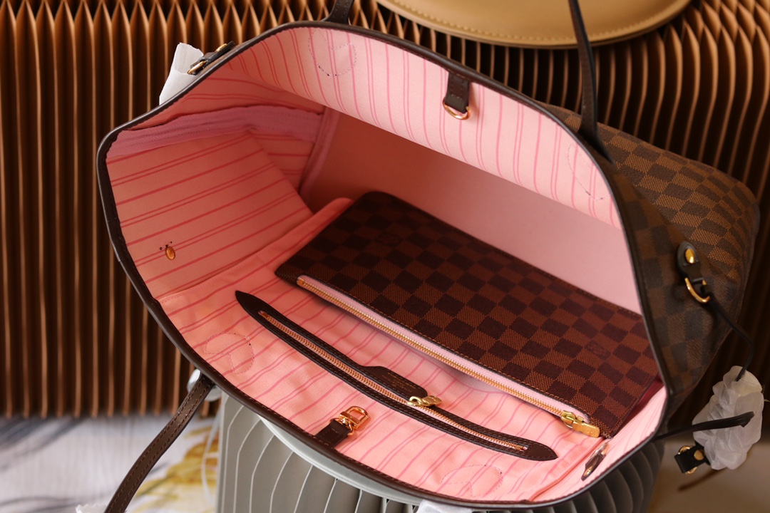Neverfull MM Monogram Canvas Tote Bag - Image 9