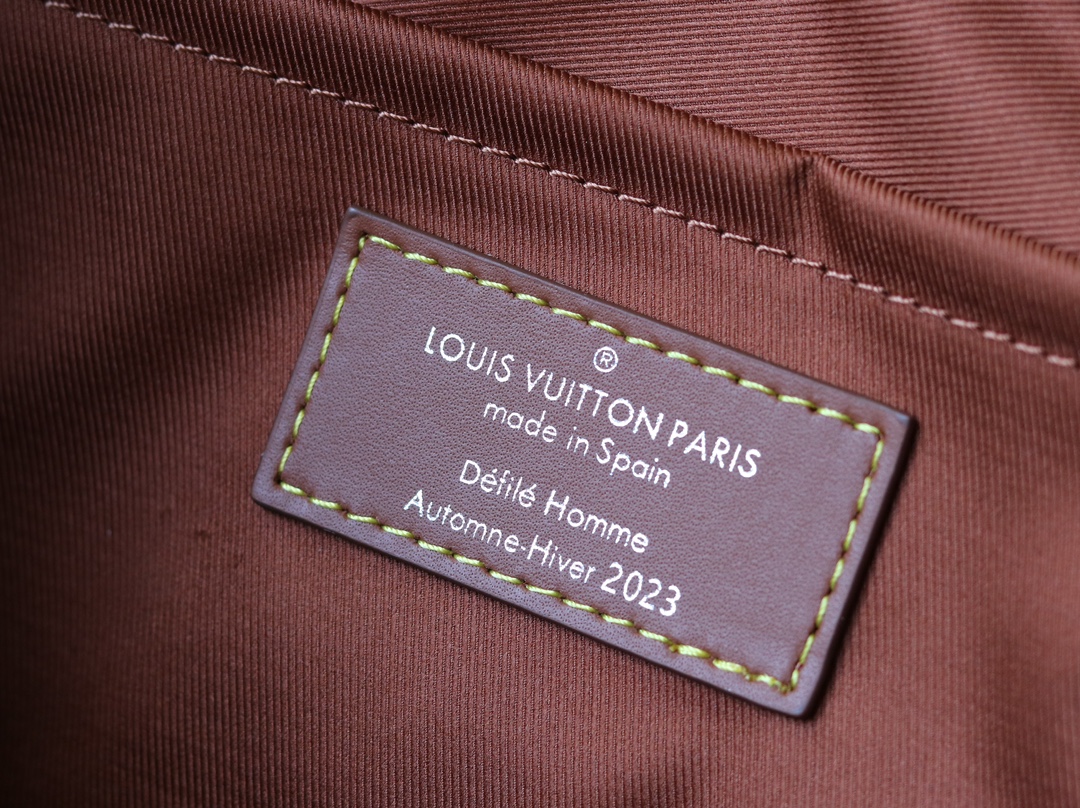 Louis Vuitton Soft Polochon Crossbody Bag M23092 - Image 9