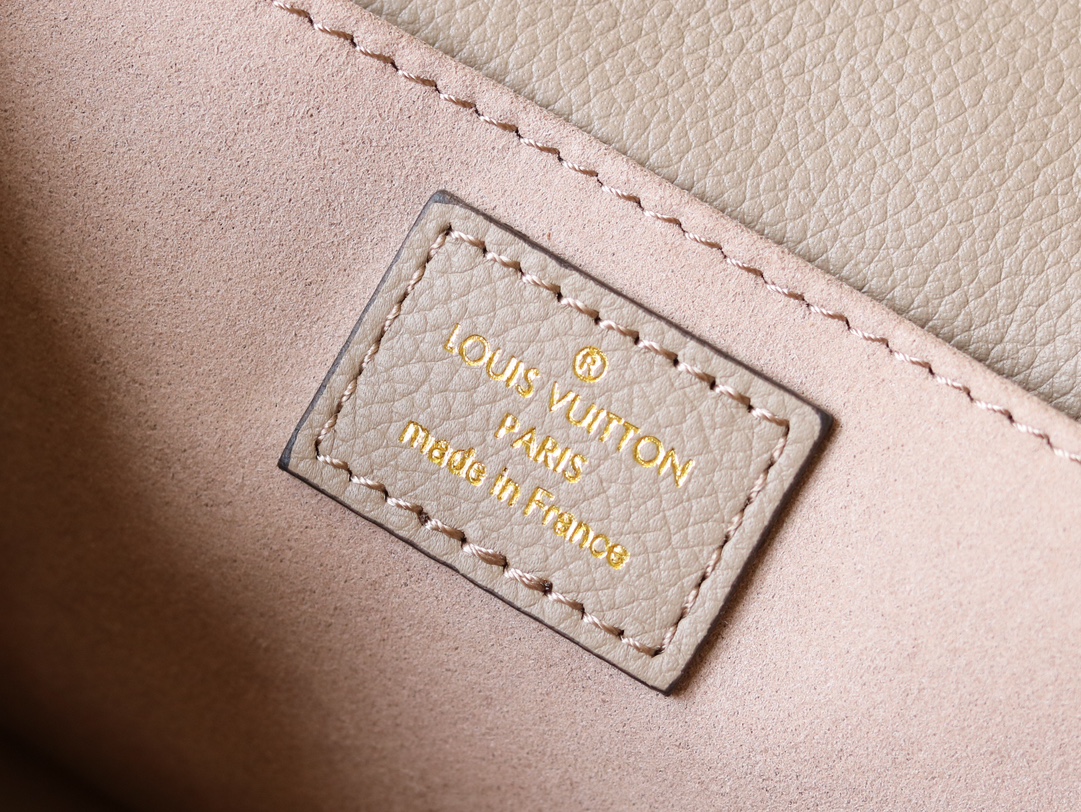 Louis Vuitton Pochette Métis East West Shoulder Bag - Image 9
