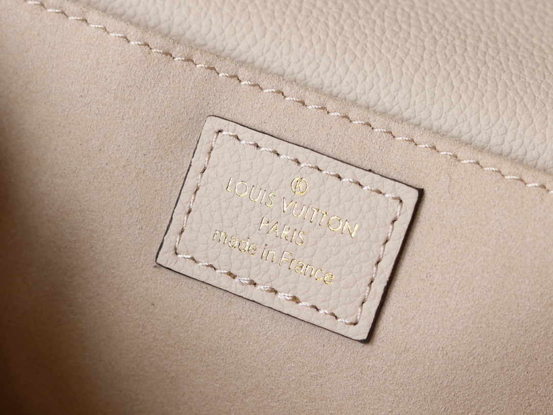 Pochette Metis East West Handbag - Image 9
