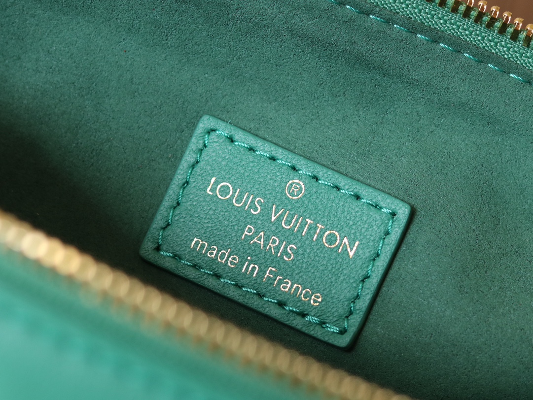 Louis Vuitton Coussin BB Handbag in Monogram Puffed Lambskin - Image 9