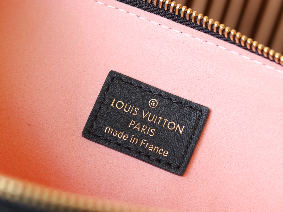 Louis Vuitton Coussin Small Handbag M57790 - Black - Image 9