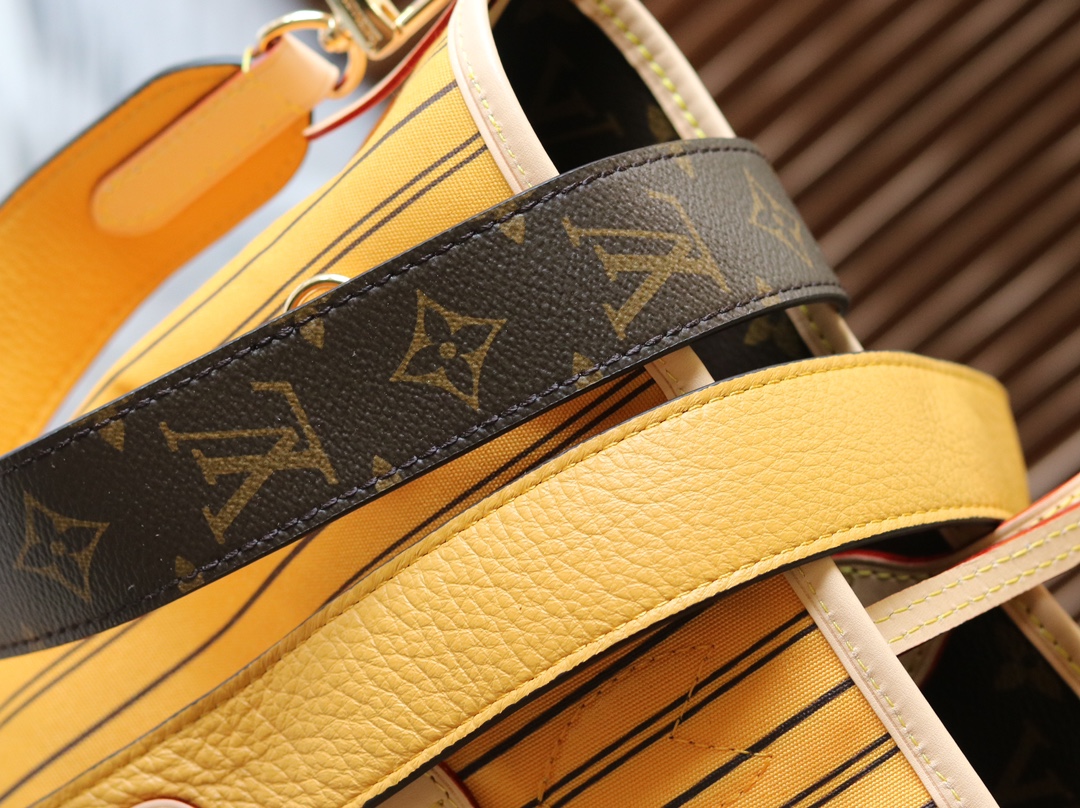 Louis Vuitton Neverfull MM Tote Bag in Damier Azur Canvas - Image 9