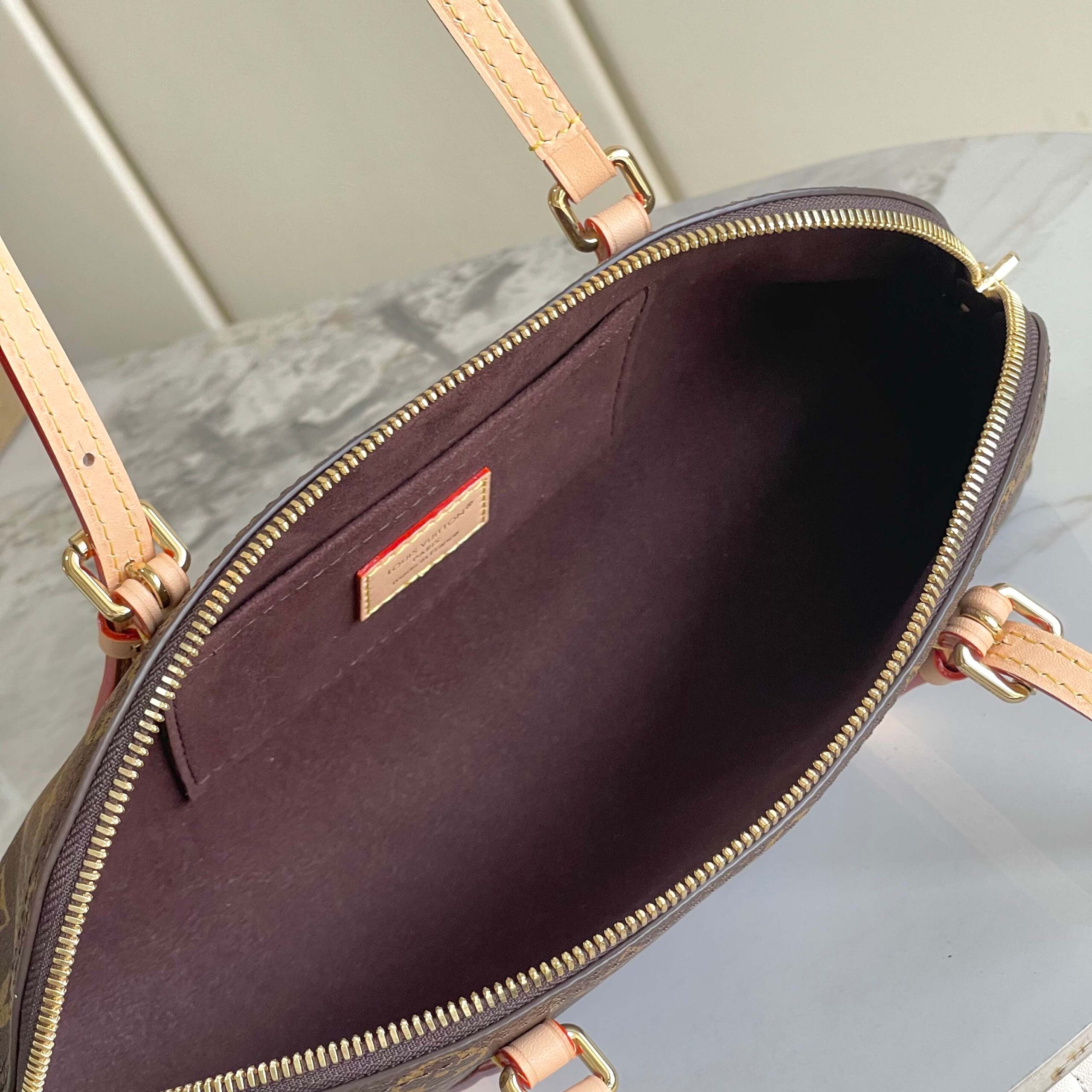 Louis Vuitton Squire East West Shoulder Bag - Image 9