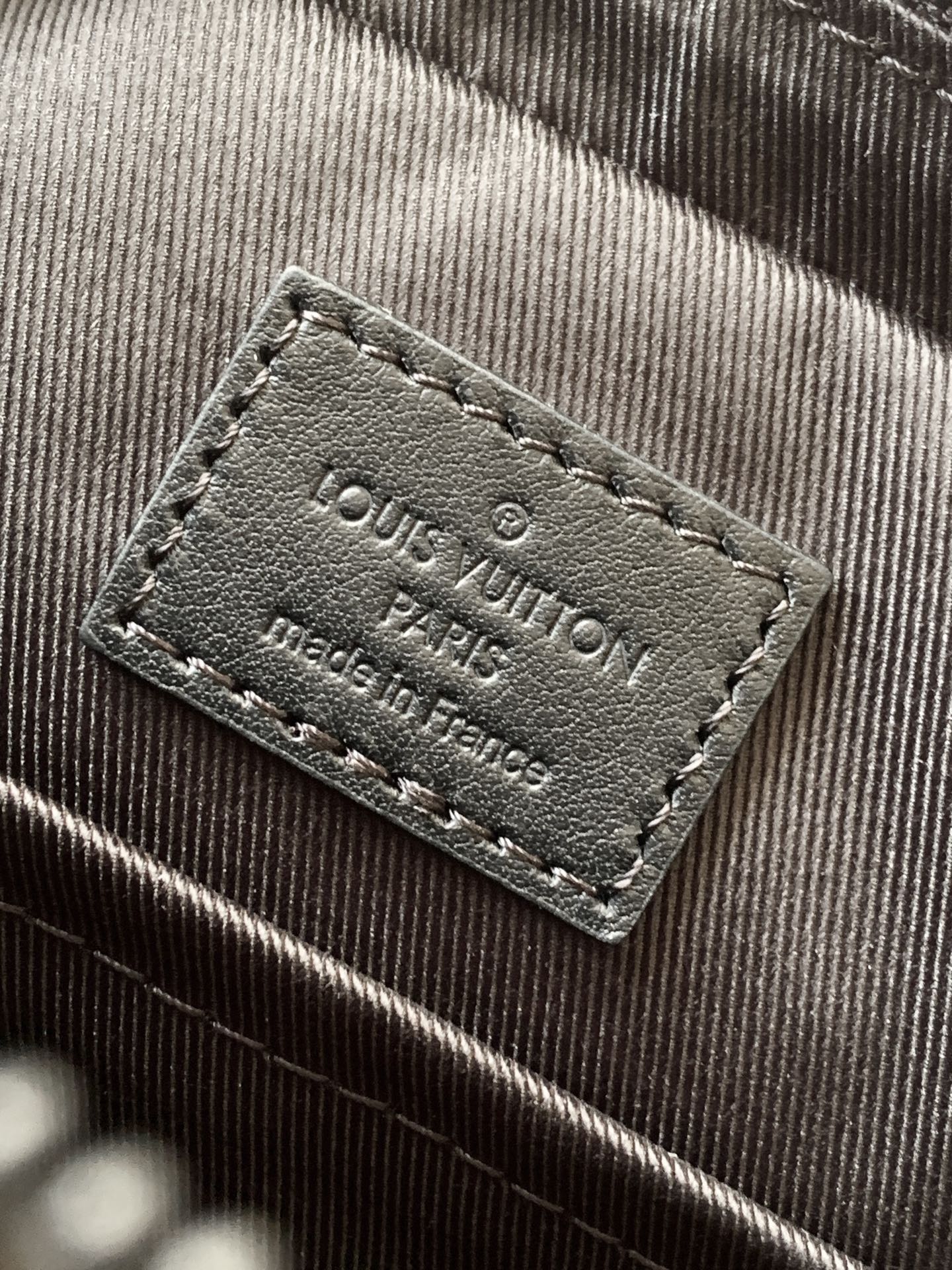Louis Vuitton Duo Messenger Bag M69827 in Monogram Shadow Leather - Image 9