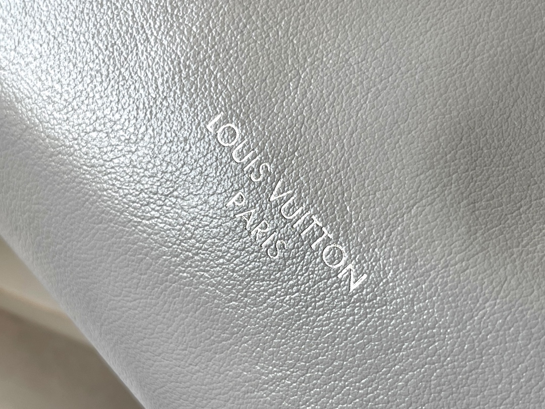 CarryAll Dark Medium Handbag in Lambskin Leather - Image 9