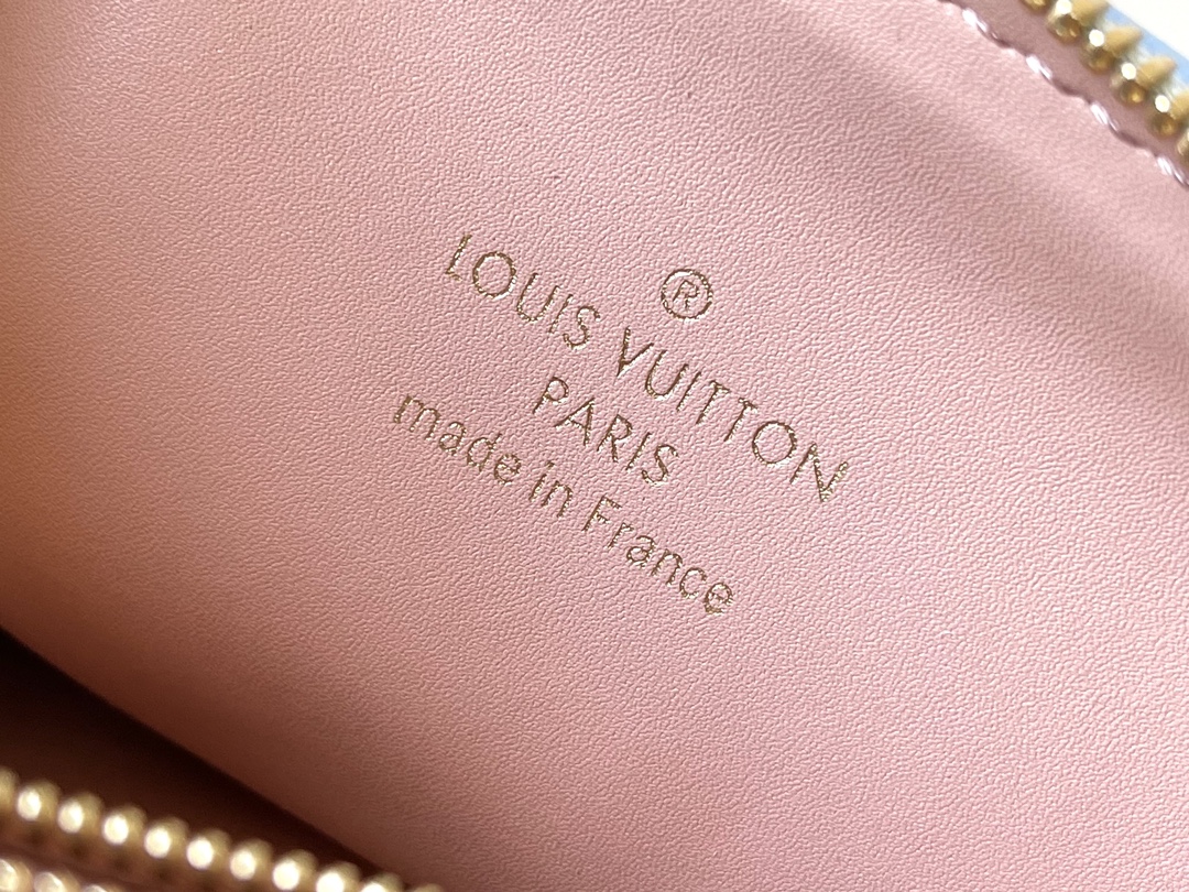 Louis Vuitton Coussin BB M24338 Monogram Lambskin Shoulder Bag - Image 9