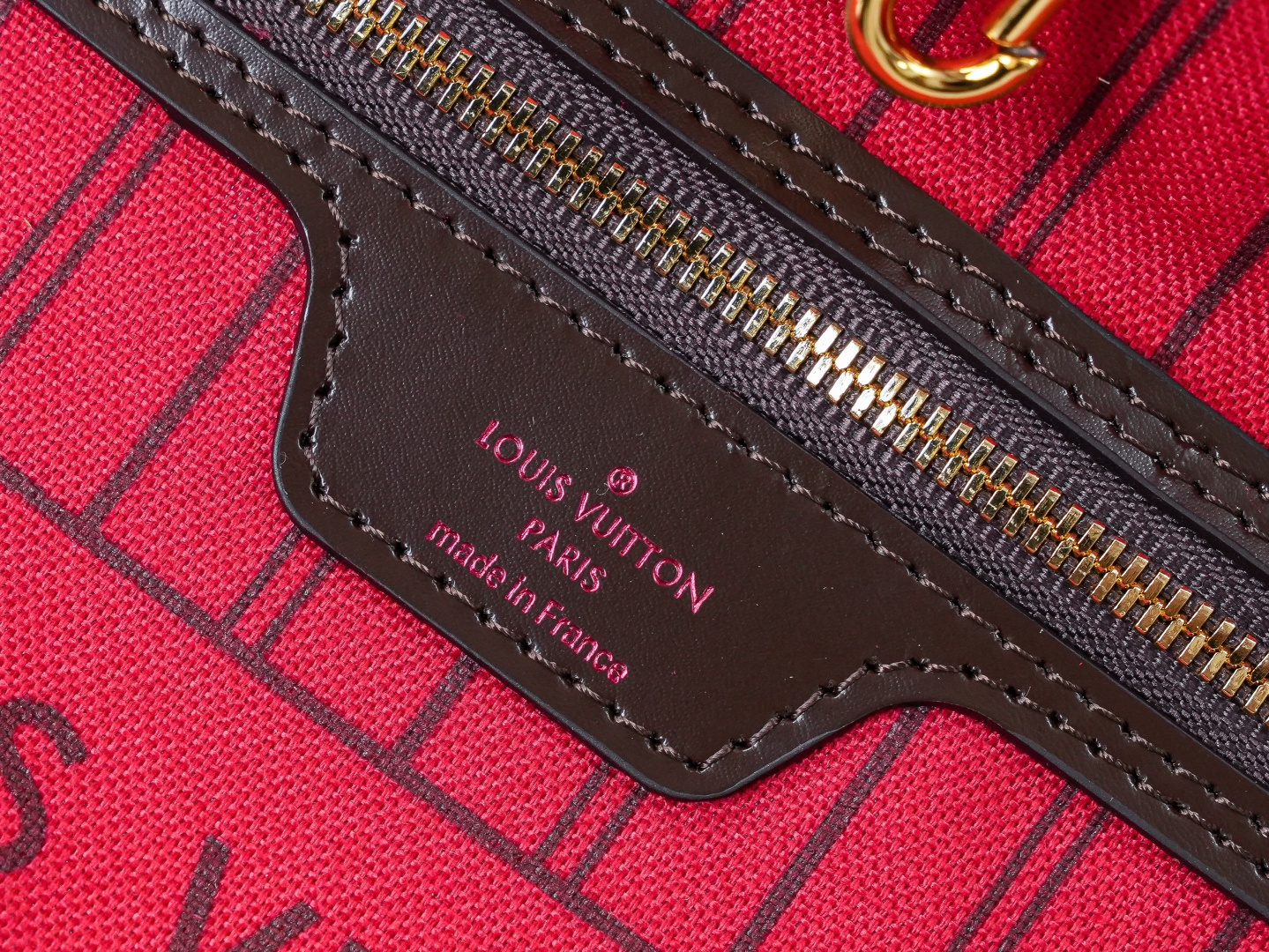 Neverfull Small Tote Bag in Damier Ebene Canvas - Image 9