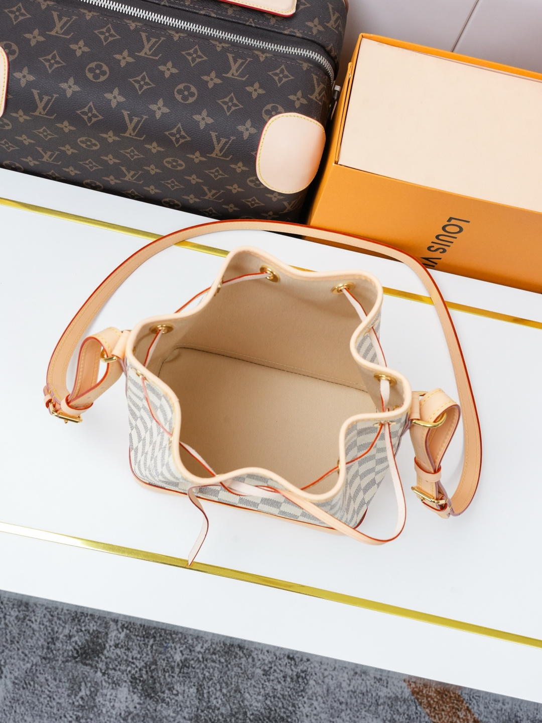 Louis Vuitton Noé BB Bucket Bag in Damier Azur Canvas - Image 9