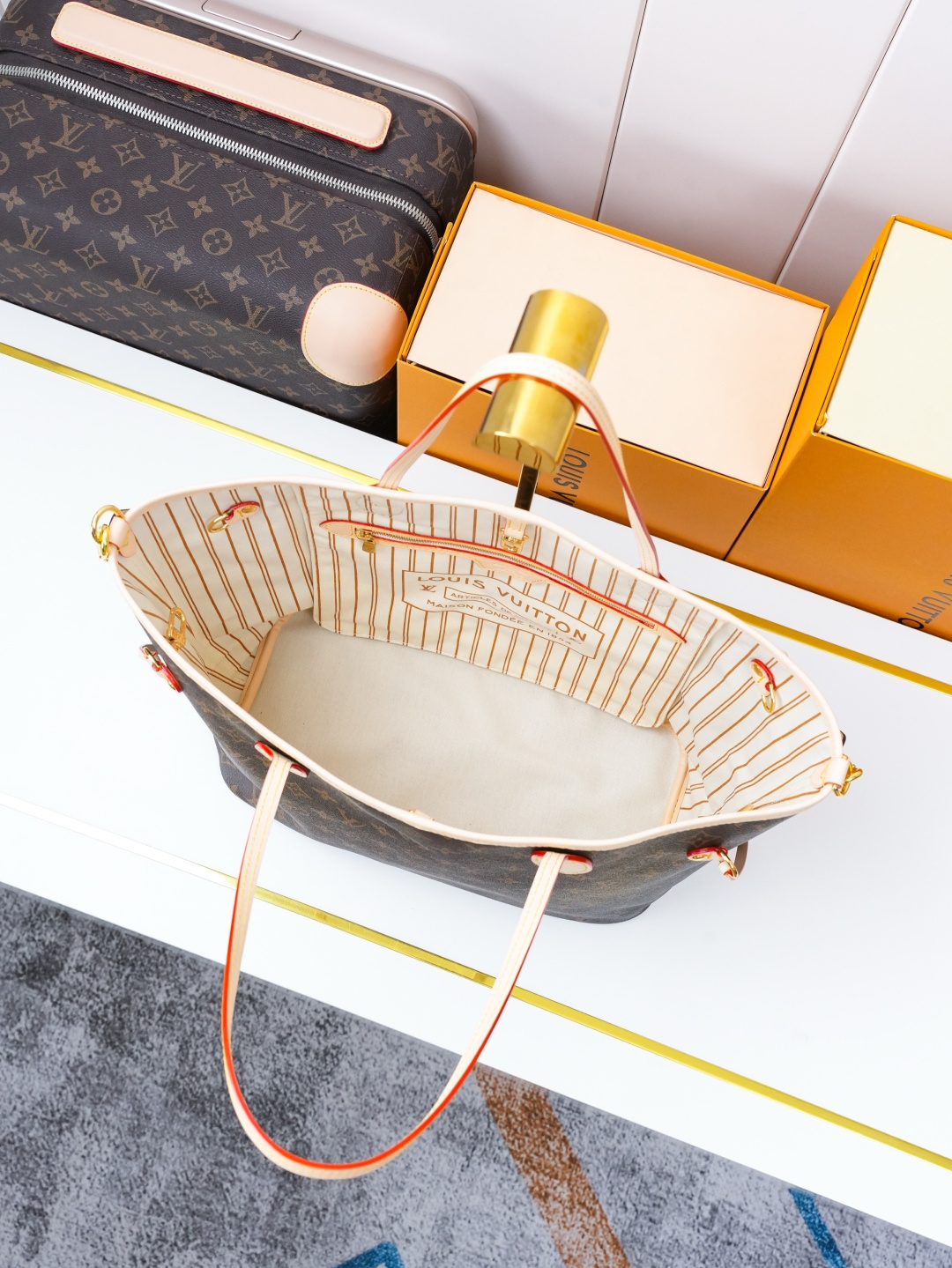 Louis Vuitton Neverfull Inside Out MM Monogram Tote Bag - Image 9