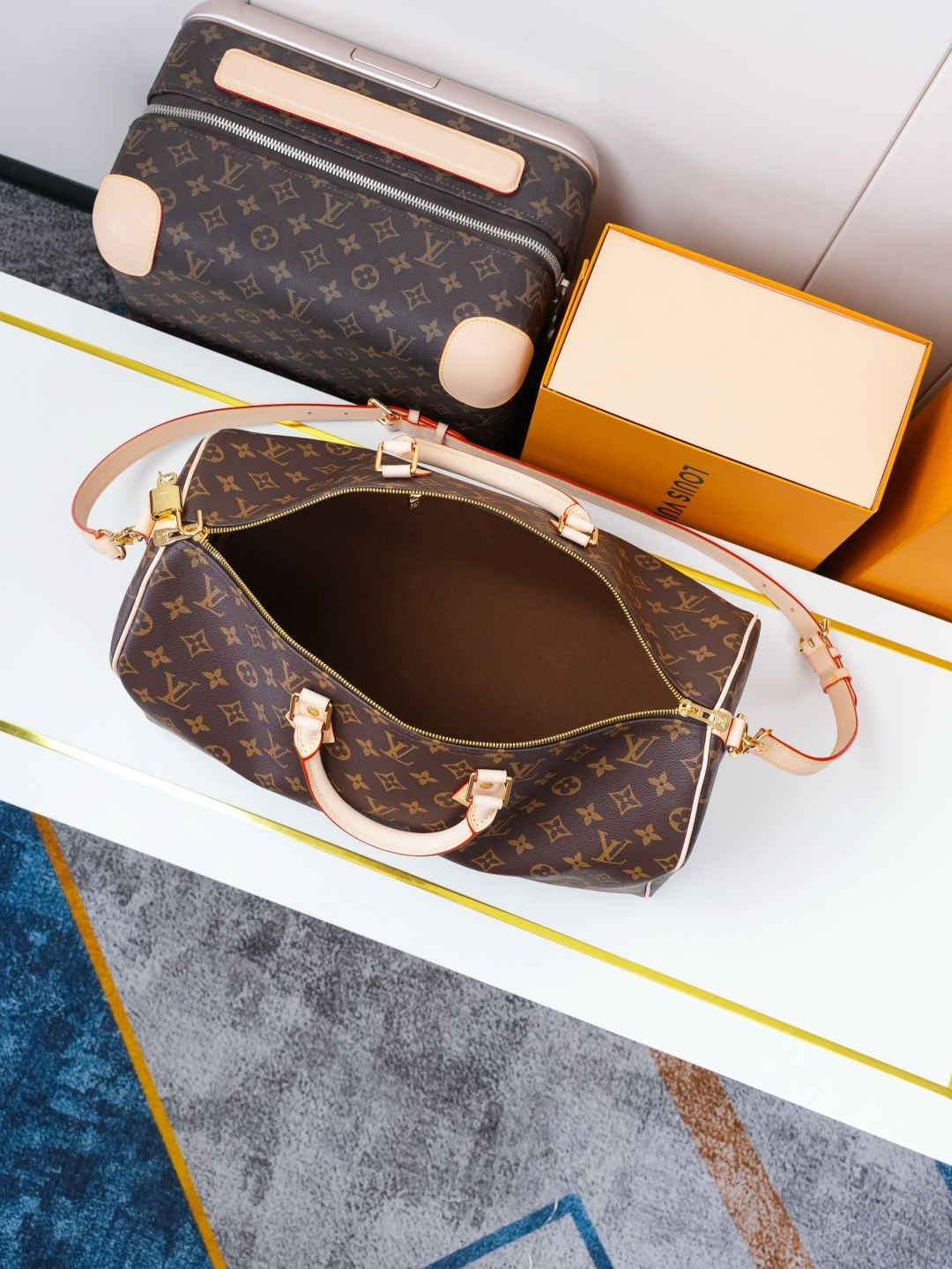 Louis Vuitton Speedy Bandouliere 40 Monogram Canvas Handbag - Image 9