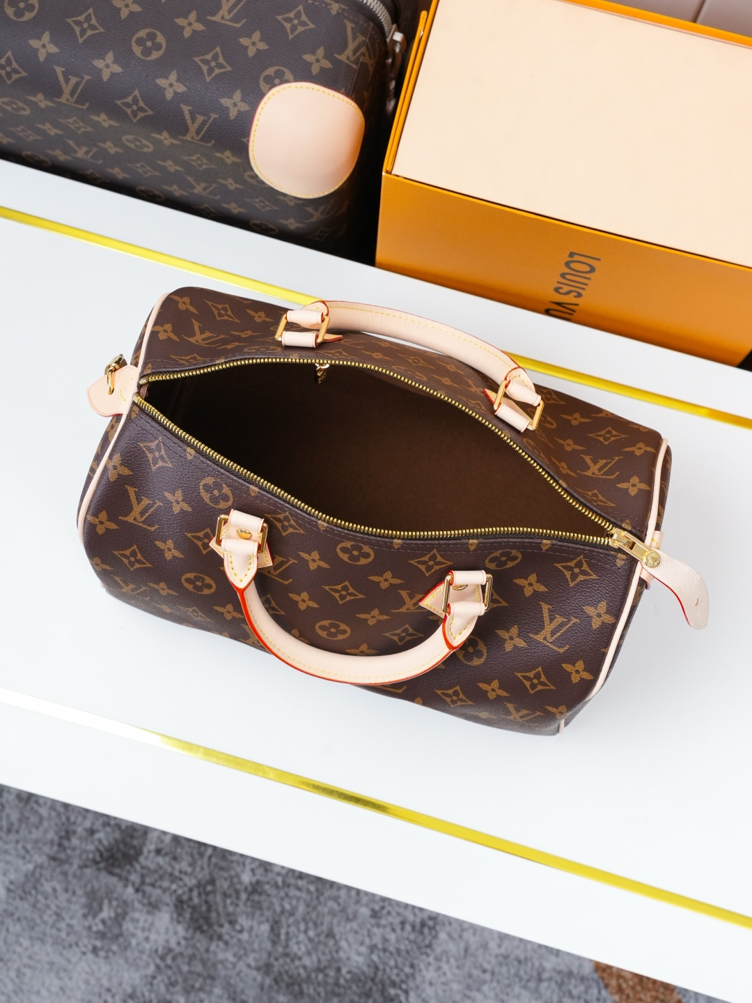 Louis Vuitton Speedy Bandouliere 30 Handbag in Damier Ebene Canvas - Image 9