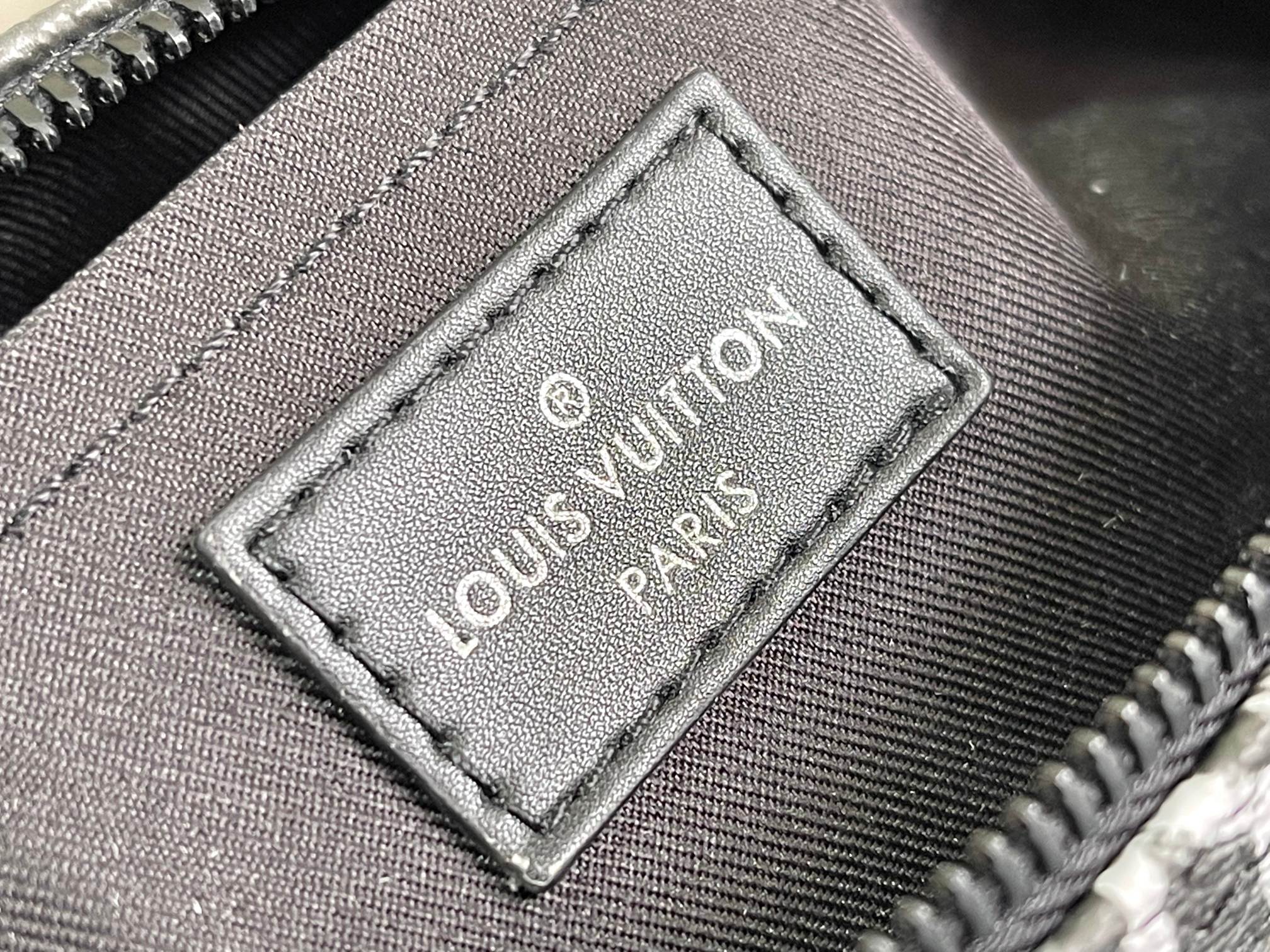 Louis Vuitton Keepall Bandoulière 25 Travel Bag in Monogram Eclipse Canvas - Image 9