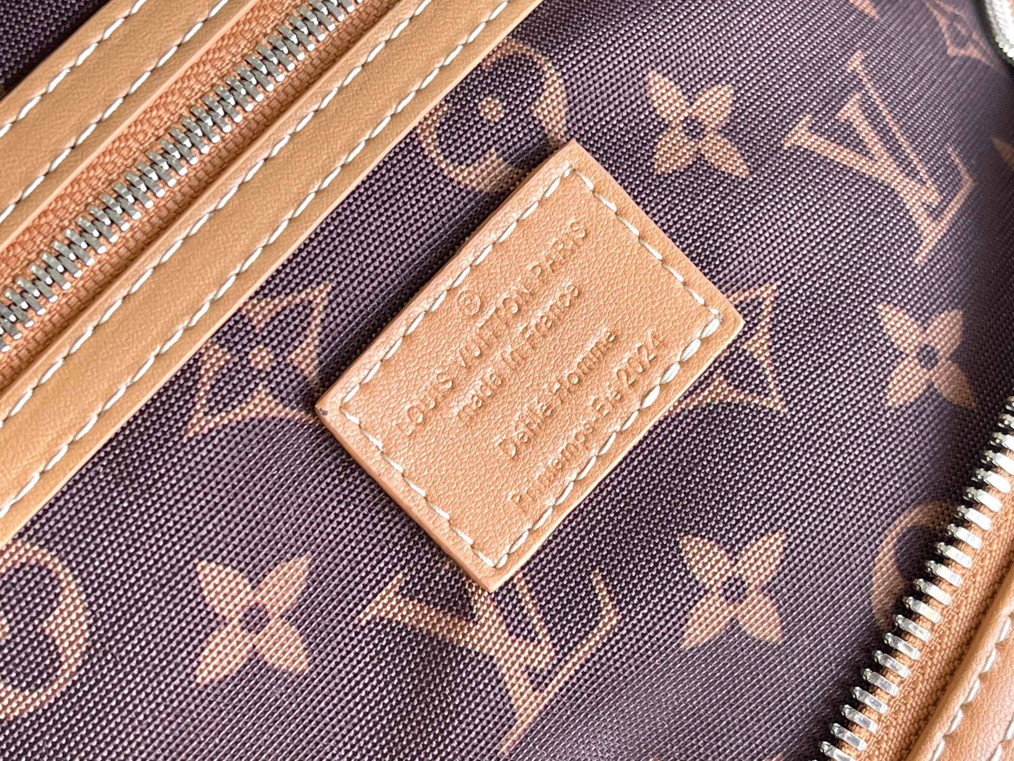 Louis Vuitton Keepall 50 Travel Bag with Shoulder Strap - Image 9