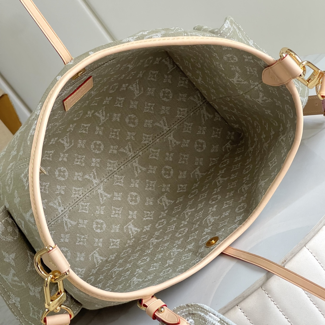 Louis Vuitton Carryall Cargo Small Bag from the Denim Rendez-Vous Collection - Image 9